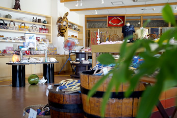 石垣観光のお土産に。様々なおみやげを取り揃えています。